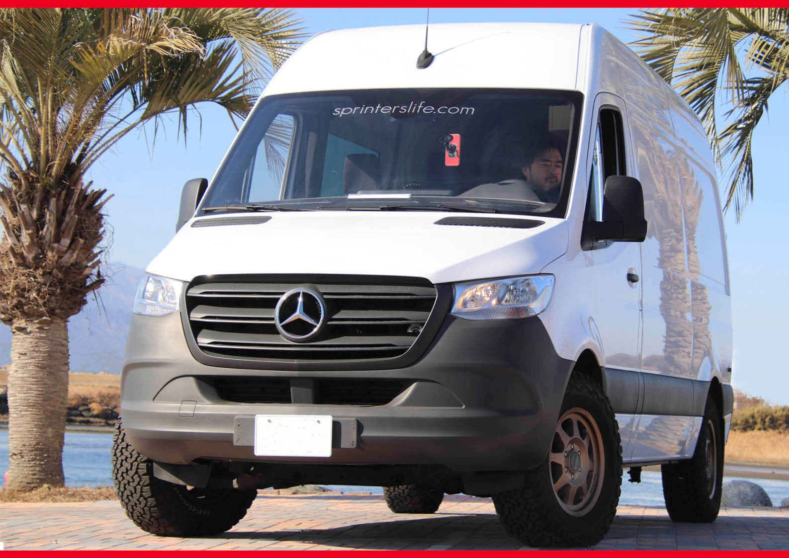 メルセデス ベンツ スプリンター（Mercedes-Benz Sprinter ）　理想のバンライフを実現させるカスタムを紹介　（水上バイク）ジェットスキー