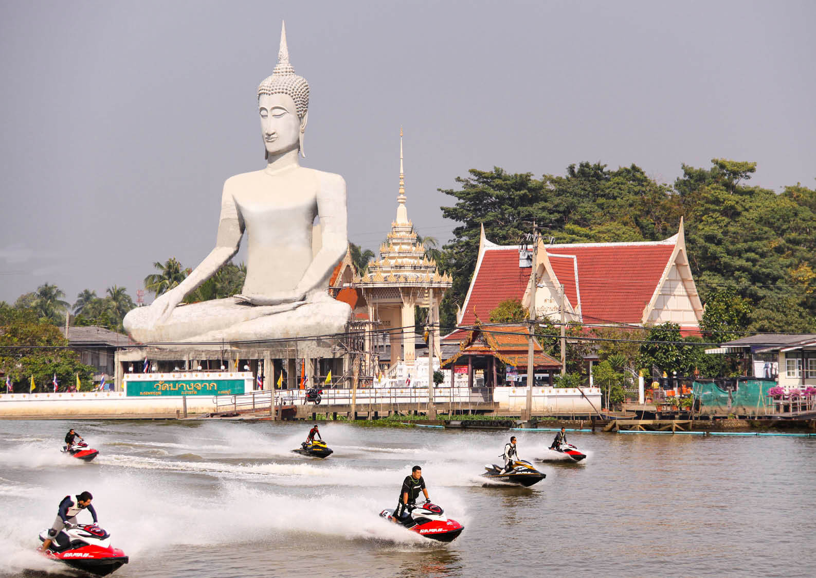 水上バイク（ジェットスキー）で旅をする　タイ国の首都バンコクを流れる、チャオプラヤー川を走った日