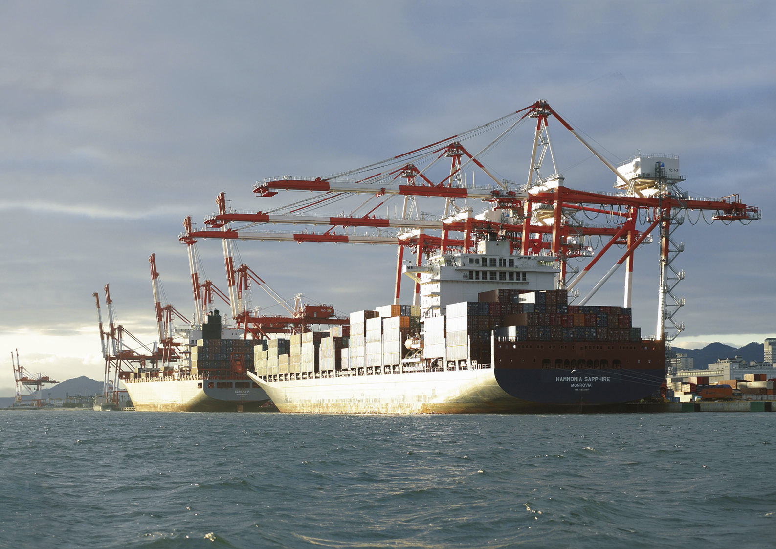 アラブ首長国連邦（UAE）行きの 船に積み込まれる“3時間前”に発見。「ランクル」など“盗難車 9台分”のパーツが、横浜港で見つかる！「ヤード」と呼ばれる“解体作業場”の透明性を高めるべき！